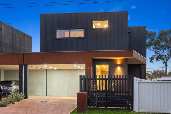 Beach shack – architectural – Long stays accepted gallery image 4