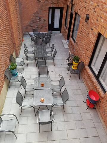 Rare Ground Floor – 5 BR/ 6 BA – Private Courtyard gallery image 2