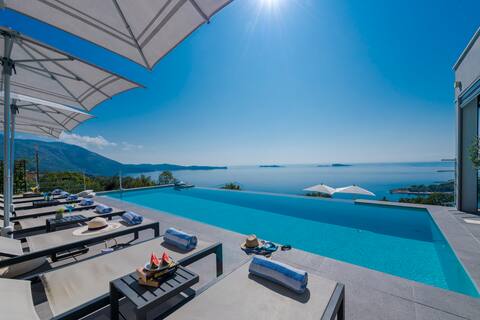 Villa Poco Loco - Deluxe Apartment with Sea View