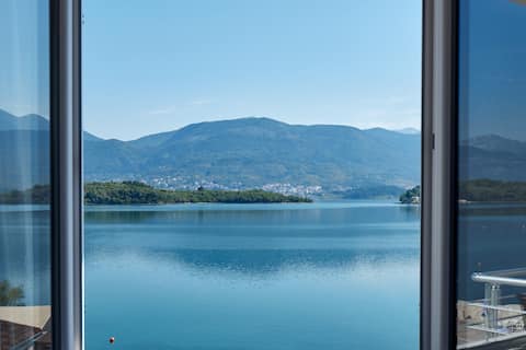 3-Renovated Apartment w Balcony, Sea View & Pool