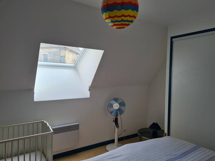 Chambre 1 du 2eme étage de la maison - Lit 180cm