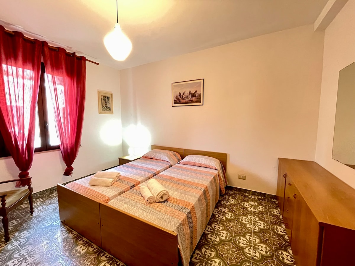 Drittes Doppelzimmer mit zwei Einzelbetten