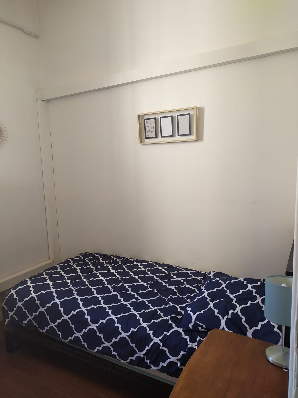 带加热百叶窗的双层卧室


 