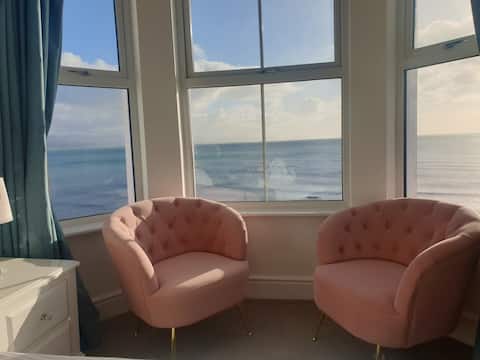 Glan y Mor, Sleeps 20, 5*, Seafront, Criccieth