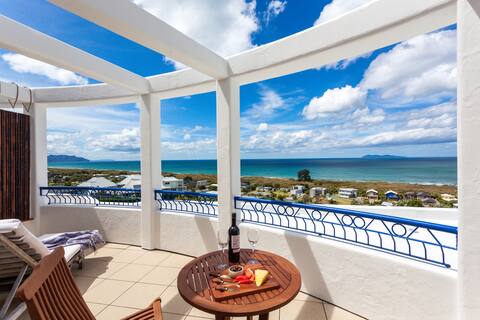 Santorini style, luxury apartment, stunning views!