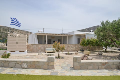 Traditional Villa RELAX (Spacious 3-Bedroom Villa)