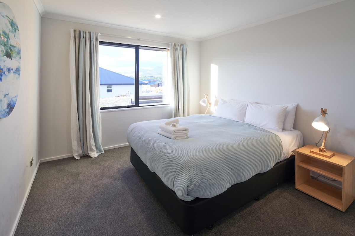 Spálňa s manželskou posteľou