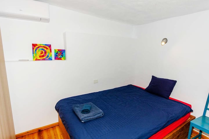 Lit simple supplémentaire (140 cm de large) dans la chambre à coucher Nr.1 dans le pool house.