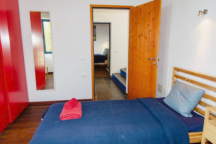 Deux chambres simples de 90/200. Idéal pour les enfants ou les célibataires.