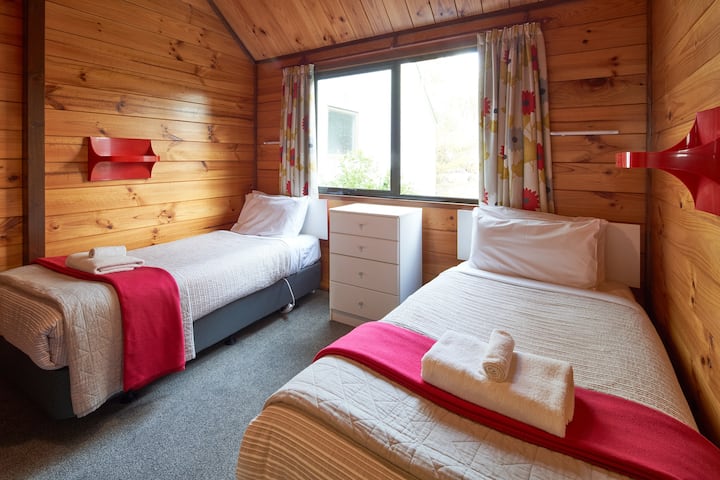 Quarto com 2 camas de solteiro (2 solteiros)