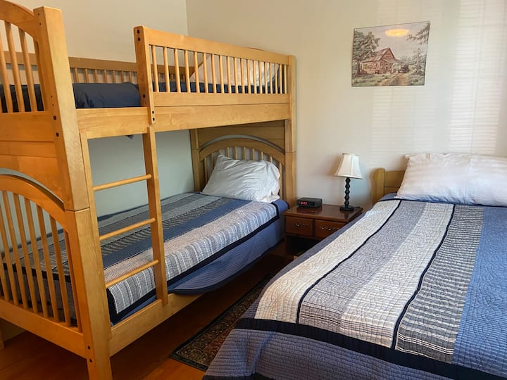 #2 спалня с едно двуетажно легло и едно единично легло