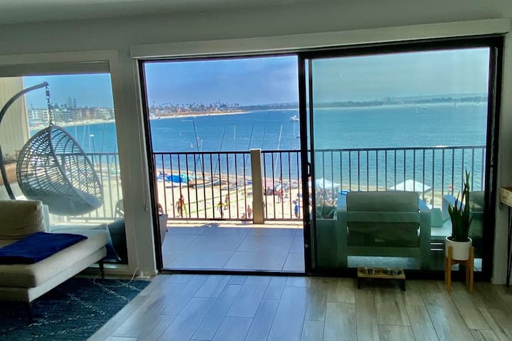 Luxury Waterfront Condo with Direct Beach Access! gallery image 2