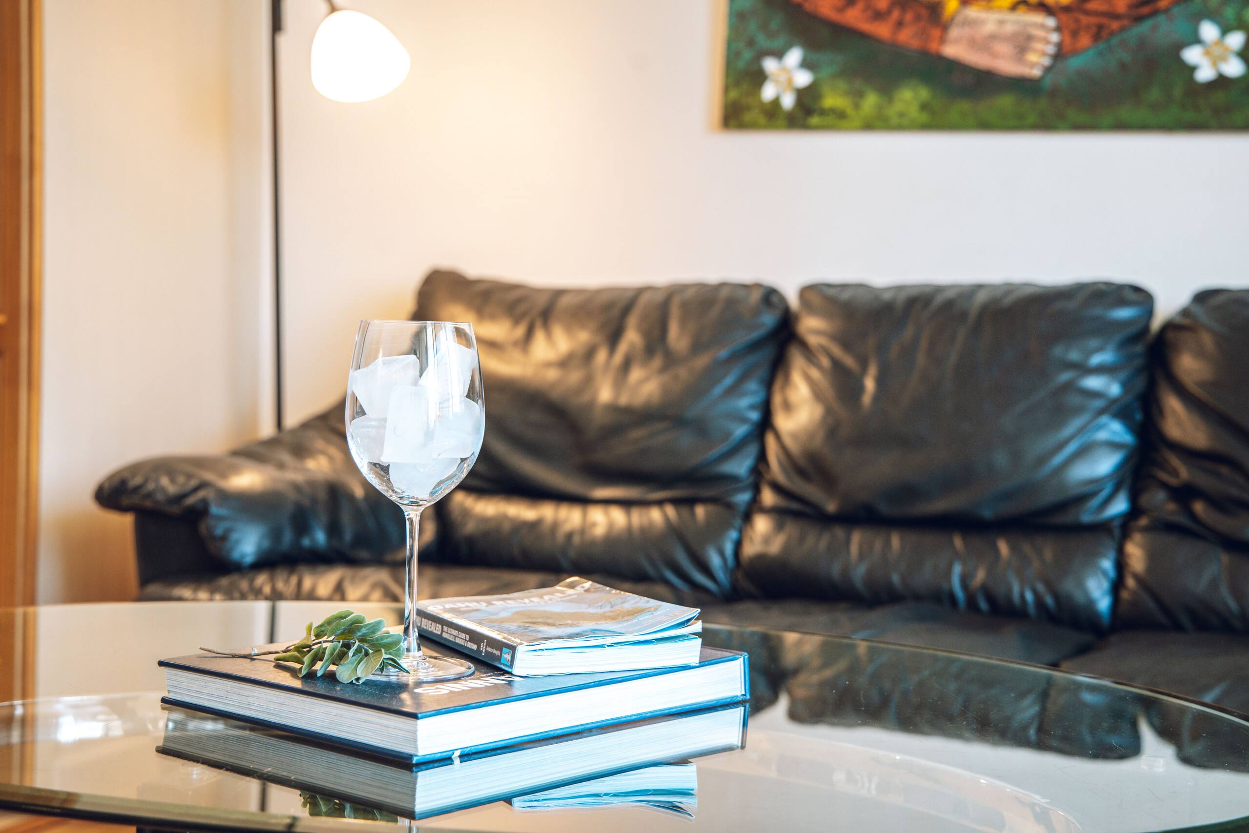 Spacious Waikiki Condo with free parking and pool - Image 26