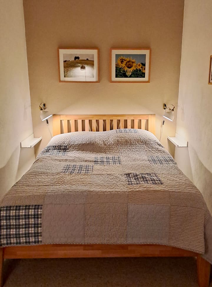 Спалня на приземния етаж (легло 1,40 x 2,00)