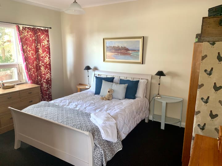 Main bedroom - Comfy Queen size bed