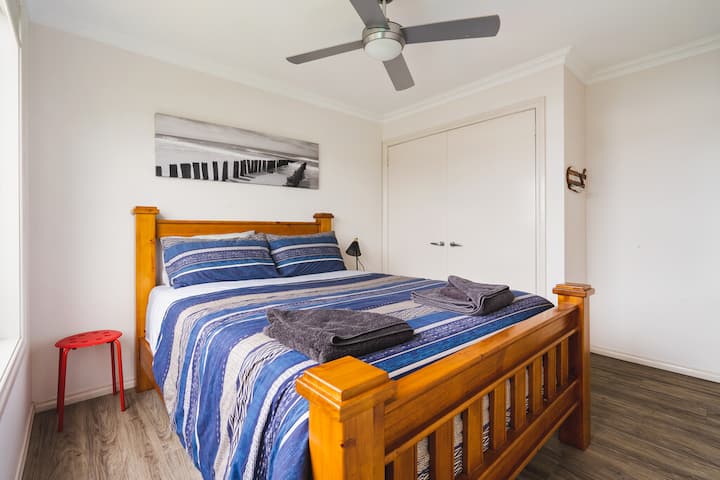 غرفة نوم في الطابق السفلي 4