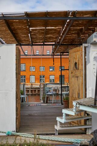 Boathouse – houseboat and evening sun Copenhagen K gallery image 3