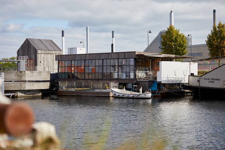 Boathouse – houseboat and evening sun Copenhagen K gallery image 5