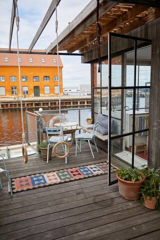 Boathouse – houseboat and evening sun Copenhagen K gallery image 4