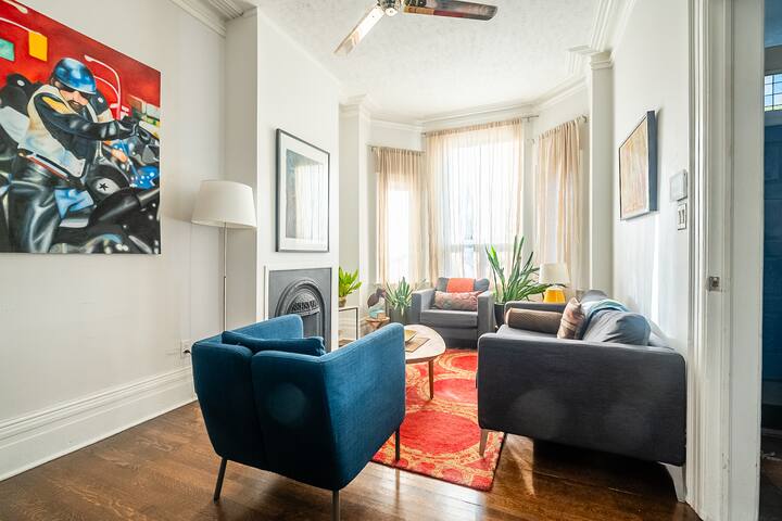 Unique 3 BR House in Trendy Queen West – Sleeps 6! gallery image 3
