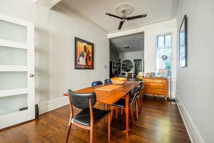 Unique 3 BR House in Trendy Queen West – Sleeps 6! gallery image 4