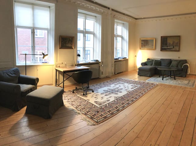 In the middle of the old town – big apartment