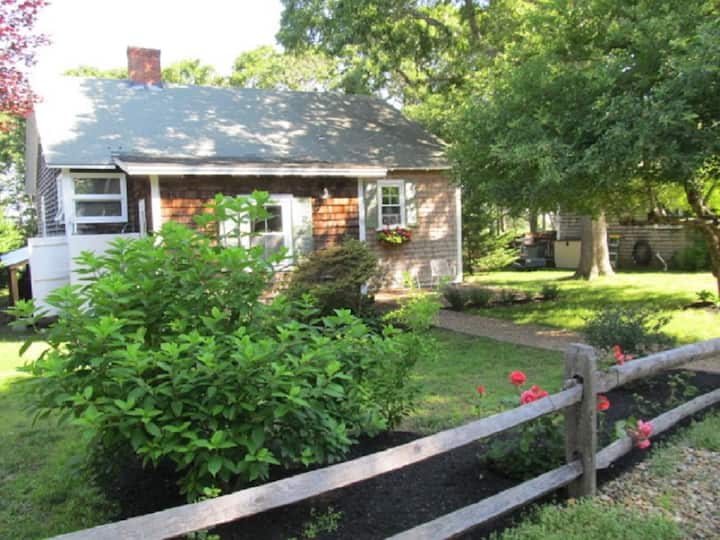 Charming 2+ Br Cottage On Brush Pond- - 마서스비니어드