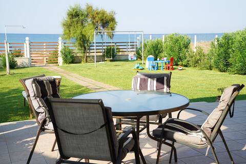 Private beach house for family (Wifi available)