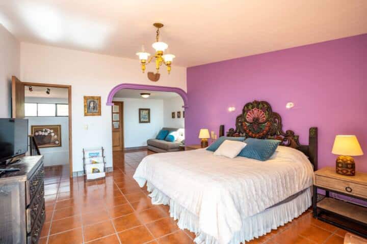 HLAVNÁ SPÁLŇA Spálňa hlavná spálňa s výhľadom na jazero Chapala / Hlavná spálňa s výhľadom na jazero