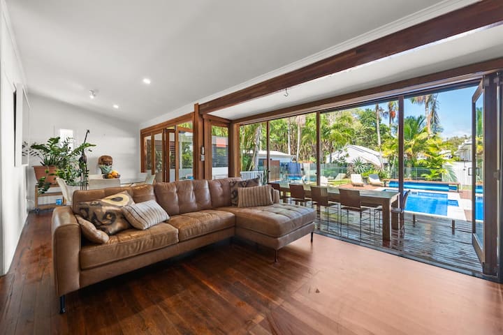 Classic Byron Bay house with Pool
