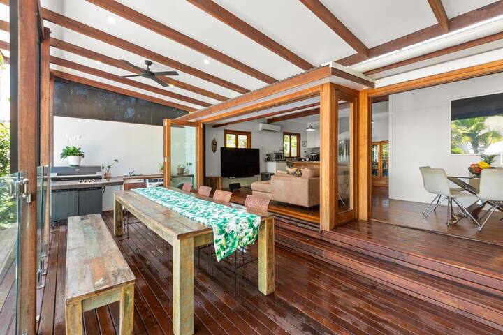 Classic Byron Bay house with Pool gallery image 2