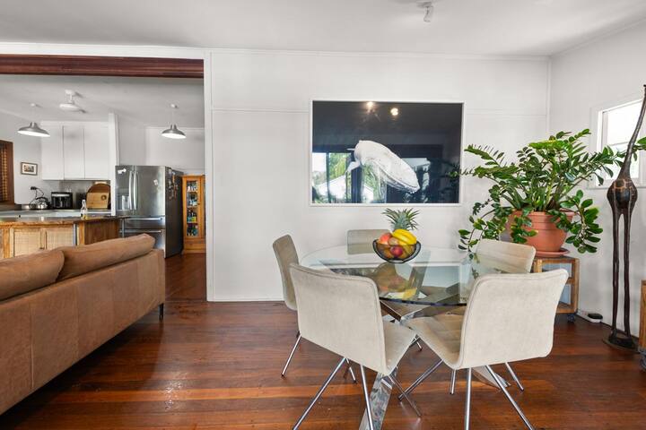 Classic Byron Bay house with Pool gallery image 5