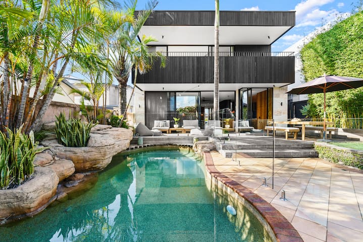 Iluka Beach House gallery image 2