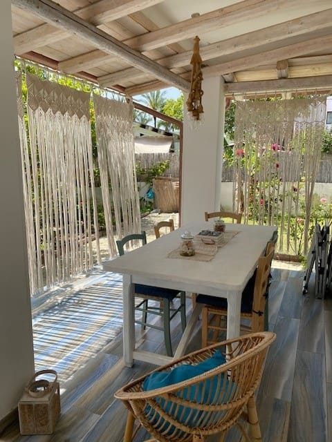 Apartment 20 meters from the sea