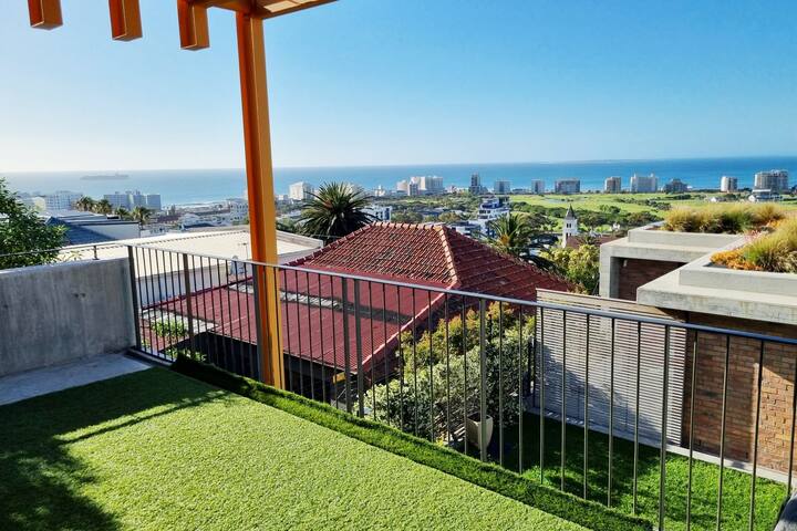 Backup-Powered Upper Green Point Luxury Villa gallery image 5