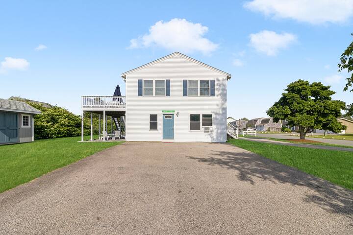 Walk to Beach (less than 1 Mile), Newly Renovated gallery image 2