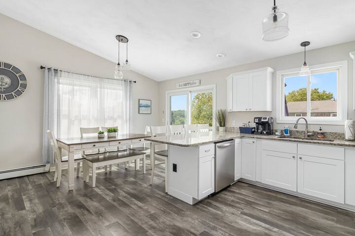 Walk to Beach (less than 1 Mile), Newly Renovated gallery image 4