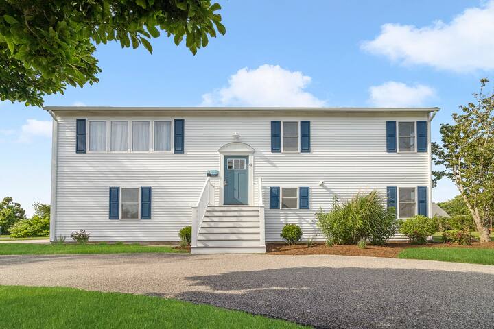 Walk to Beach (less than 1 Mile), Newly Renovated