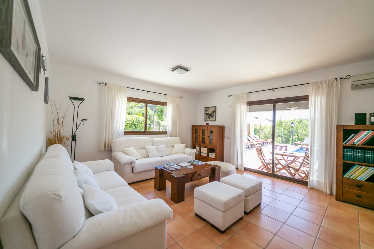 Successful Airbnb property: House in the country near the beach in Sant Joan De Labritja