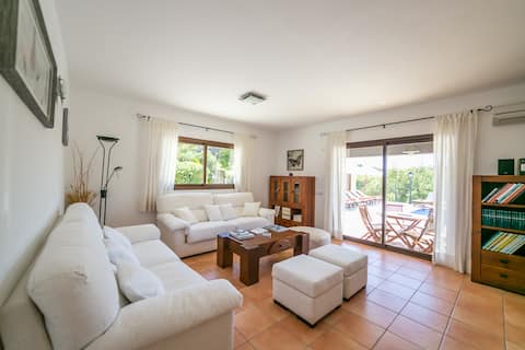 Propiedad de Airbnb exitosa: House in the country near the beach en Sant Joan De Labritja