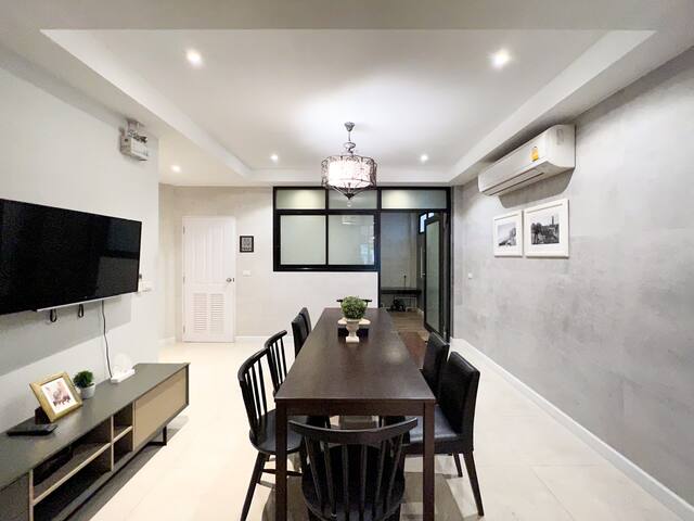 Neveu:The Penthouse, 5 bedrooms Apt@MRT Sutthisan gallery image 3