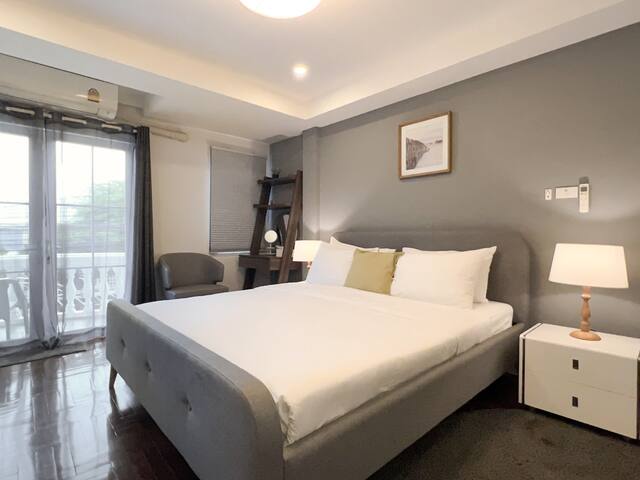 Neveu:The Penthouse, 5 bedrooms Apt@MRT Sutthisan gallery image 5