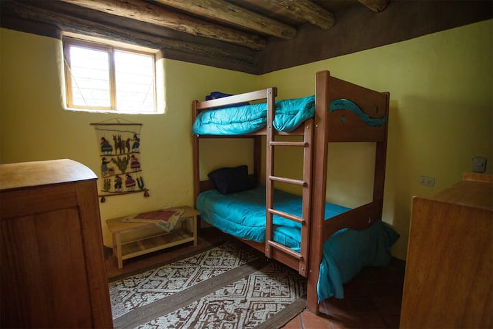 Dormitorio de abajo. Camarotes. 2 plazas.