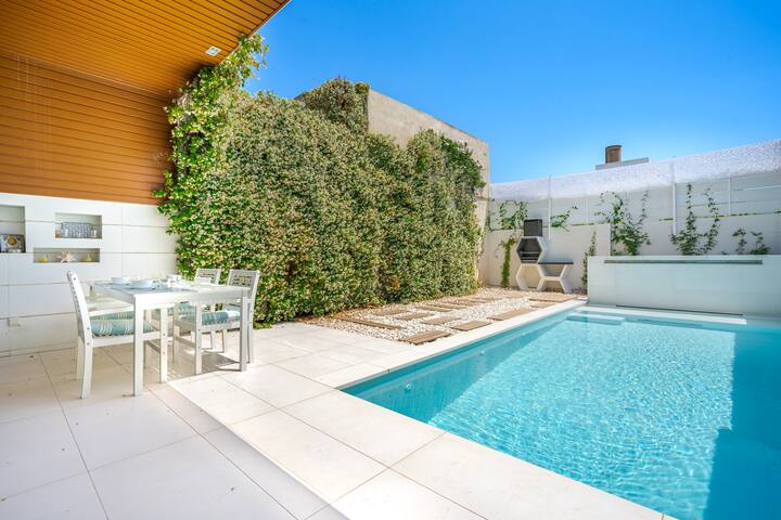 Sa Torre Blanca. House with private swimming pool.