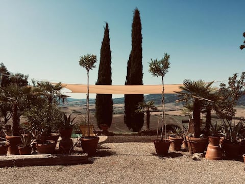 Airbnb con migliori performance: Old country house with a view! a Terricciola