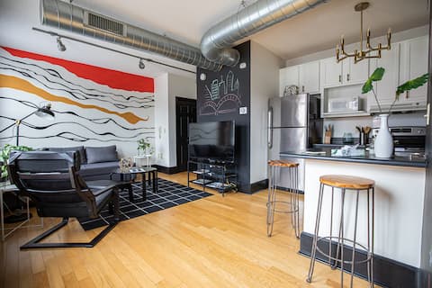 Downtown Memphis- Modern Condo-FREE Gated Parking