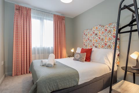Top performing Airbnb: Stylish and Central Apartment in heart of City(13) in New Lodge