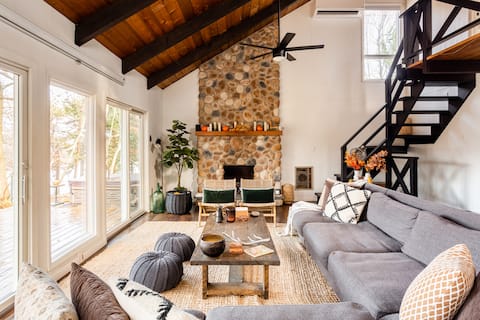 Tranquil Lakeview Escape with Private Hot Tub