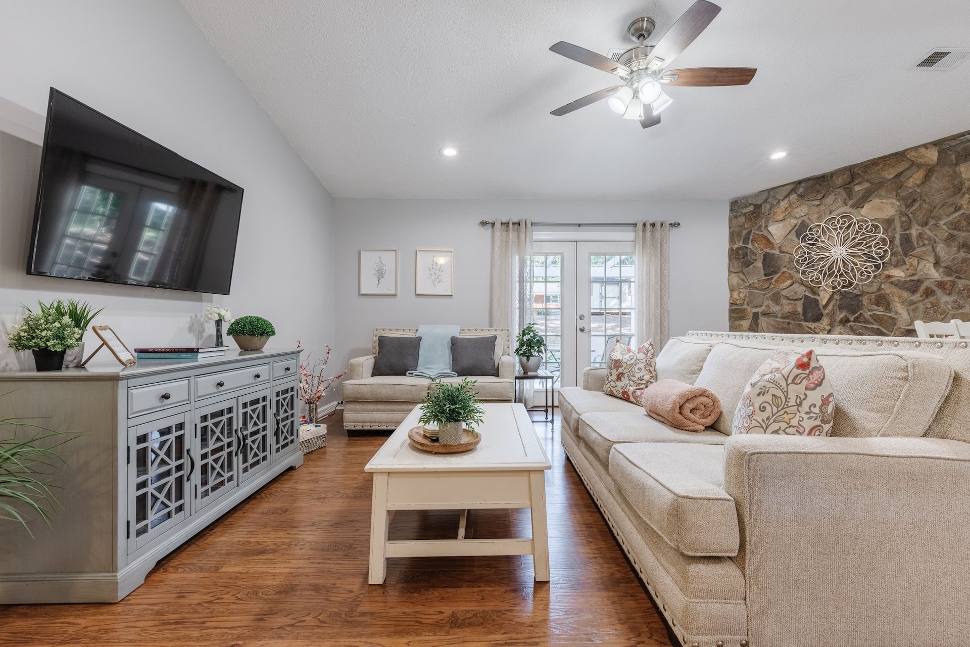 Peaceful Retreat --- PERFECT LOCATION!!!