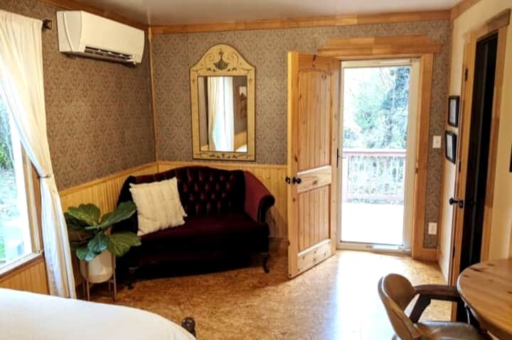 Rocky Ledge Bunkroom - Chattanooga, TN